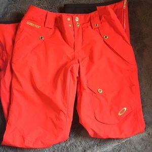 Women’s XS red Oakley snow/ski/snowboard pants